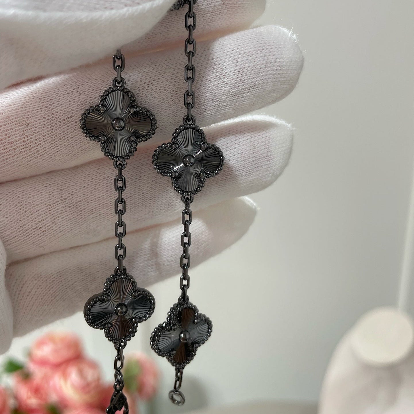 [Everoly JW] CLOVER 5 MOTIF BLACK BRACELET