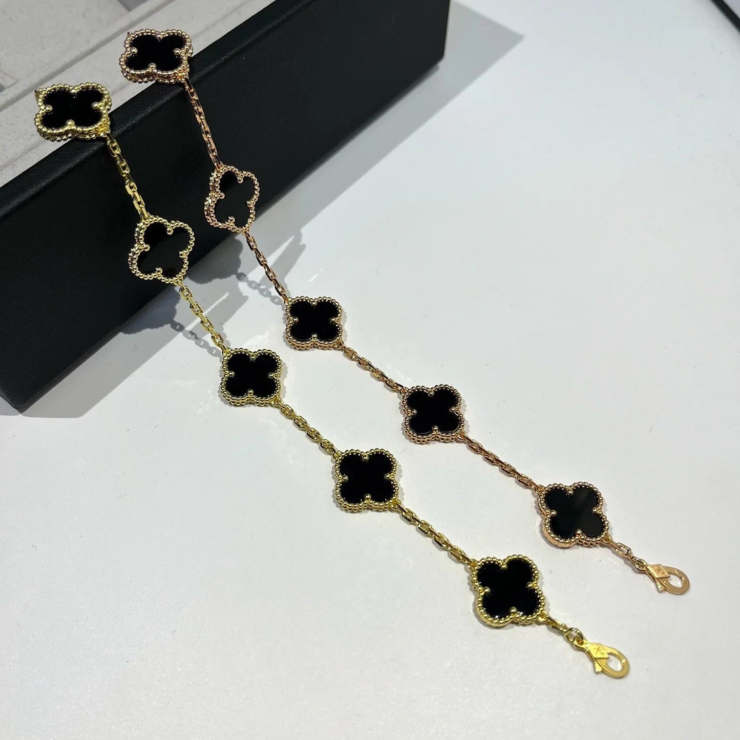 [Everoly JW]  CLOVER 5 MOTIF ONYXS BRACELET COLLECTION