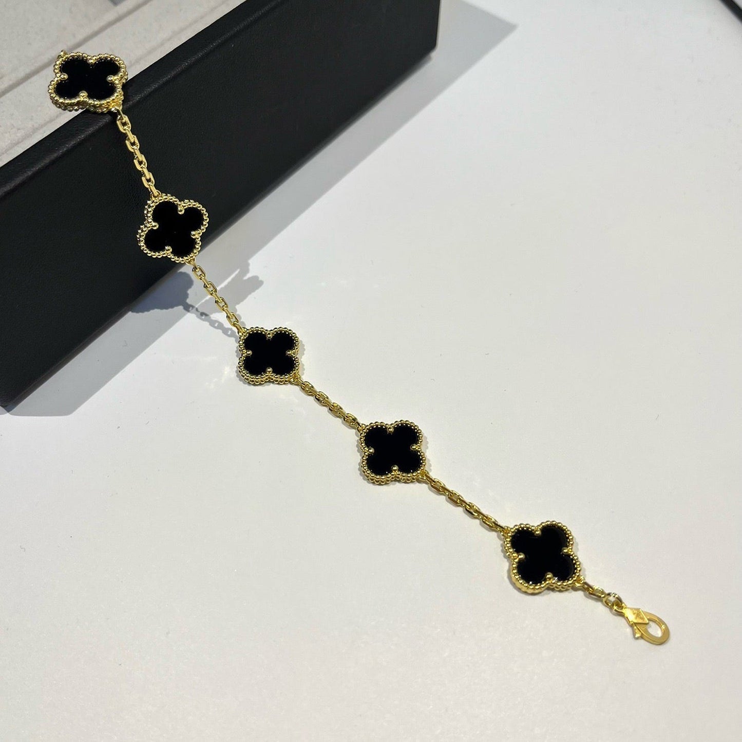 [Everoly JW]  CLOVER 5 MOTIF ONYXS BRACELET COLLECTION