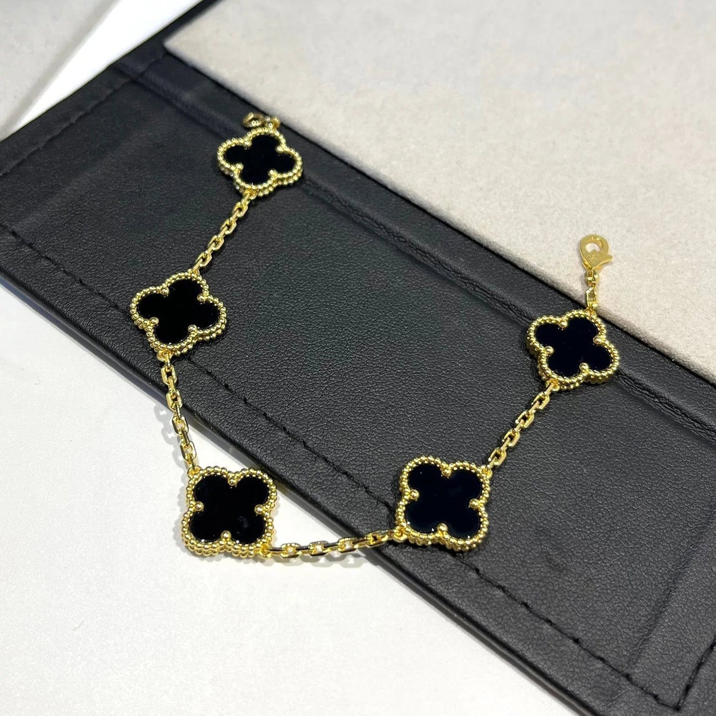 [Everoly JW]  CLOVER 5 MOTIF ONYXS BRACELET COLLECTION