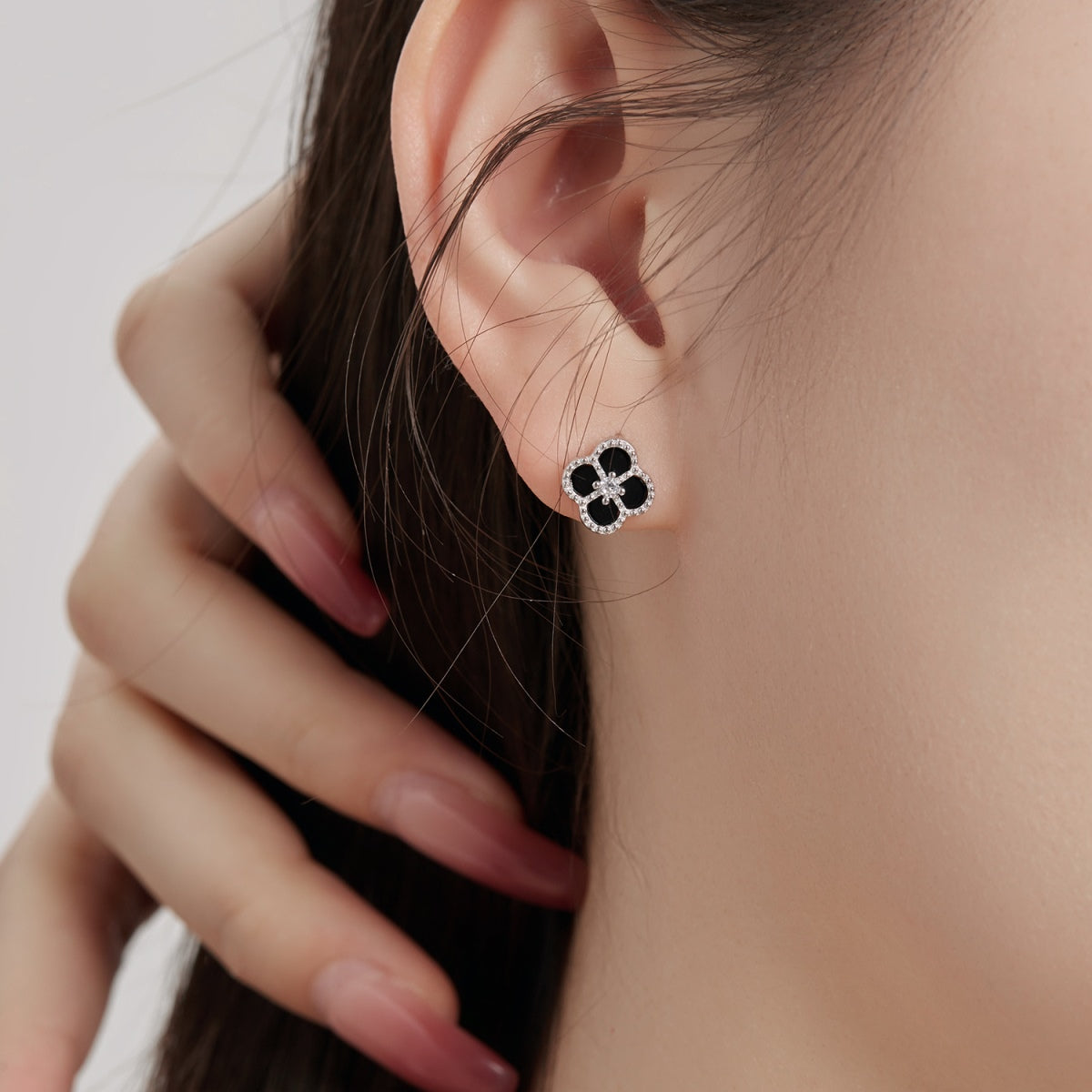 [Olivia JW]Four-Leaf Clover Flower Shape Exquisite Earrings