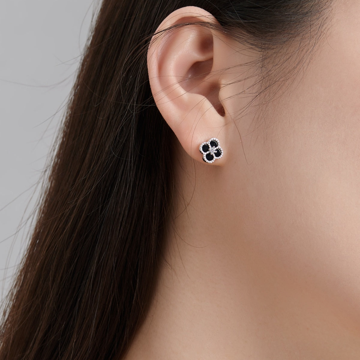 [Olivia JW]Four-Leaf Clover Flower Shape Exquisite Earrings