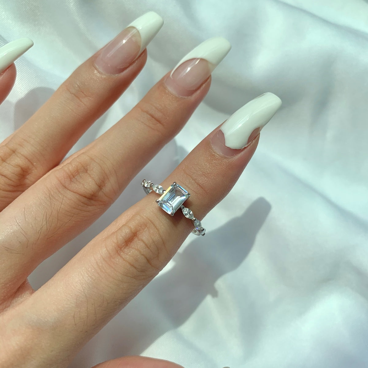 [Olivia JW]1.0 Carat Dainty Resplendent Radiant Cut Daily Ring
