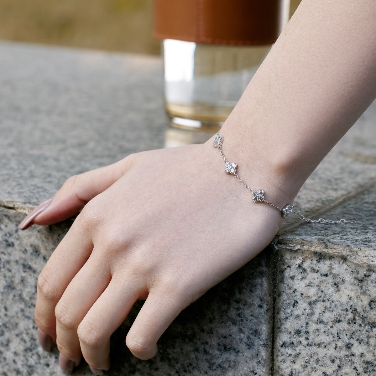 [Everoly JW]Vierblättriges Kleeblatt-Armband mit hohlem Schmetterling