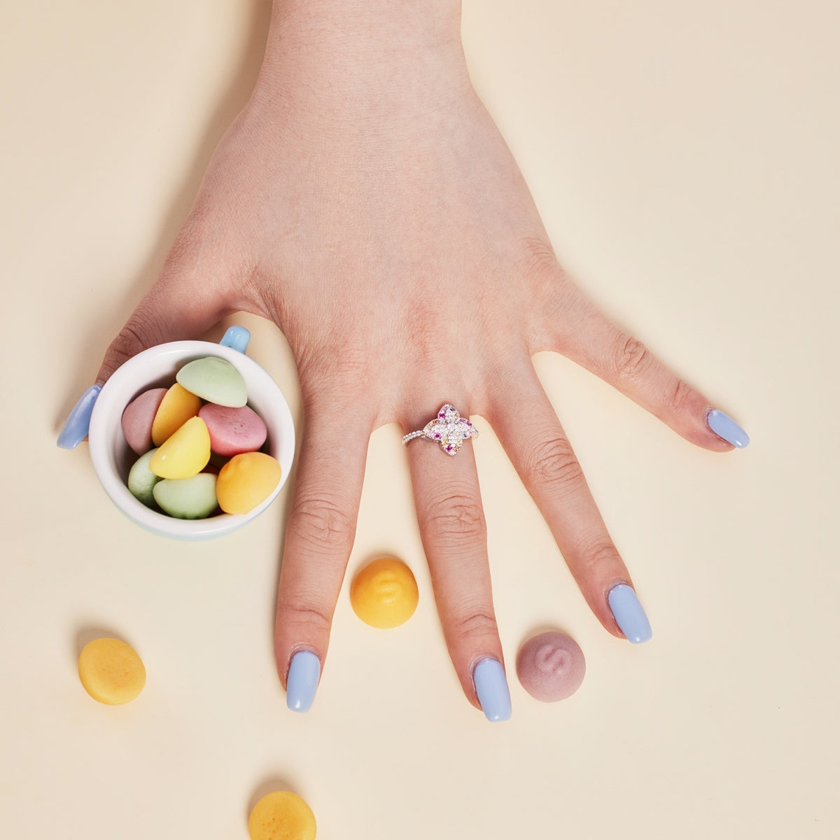 [Olivia JW]Luxurious Colorful Flower Shape Banquet Ring