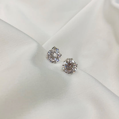 [Everoly JW]スタイリッシュな光沢のあるラウンドセンターストーンスタッドピアス