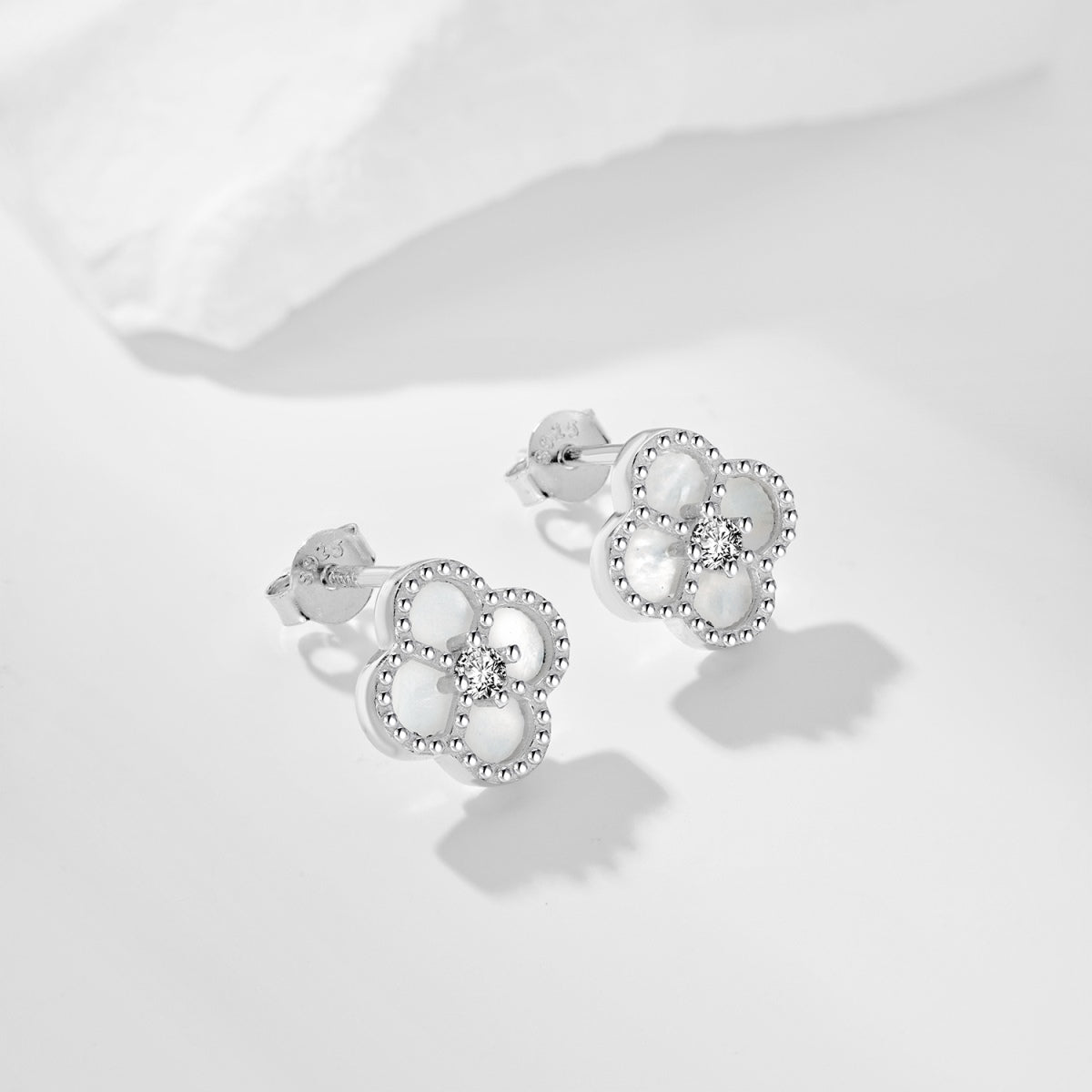 [Olivia JW]Four-Leaf Clover Flower Shape Exquisite Earrings