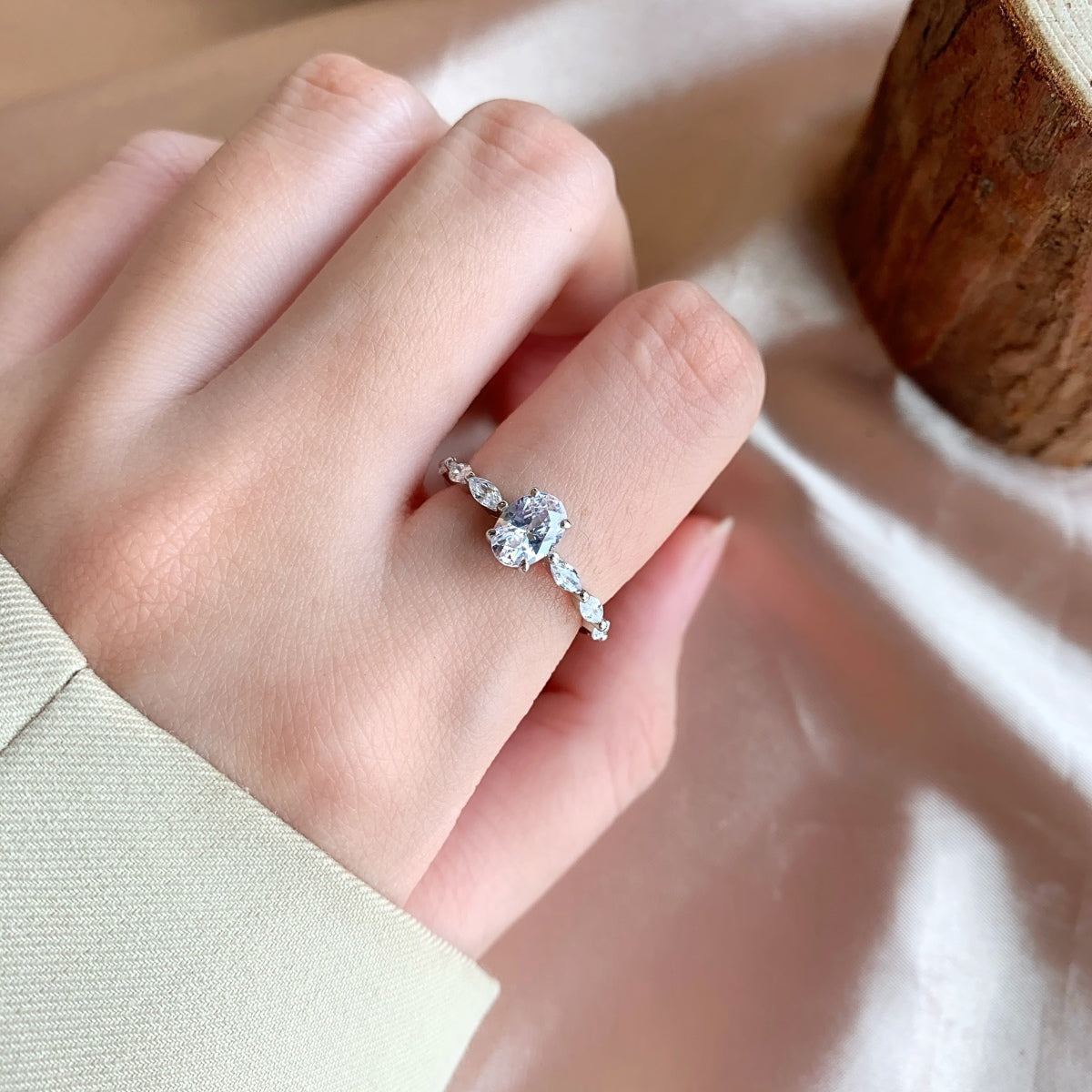 [Olivia JW]0.75 Carat Luxurious Vibrant Elongated Cushion Cut Daily Ring