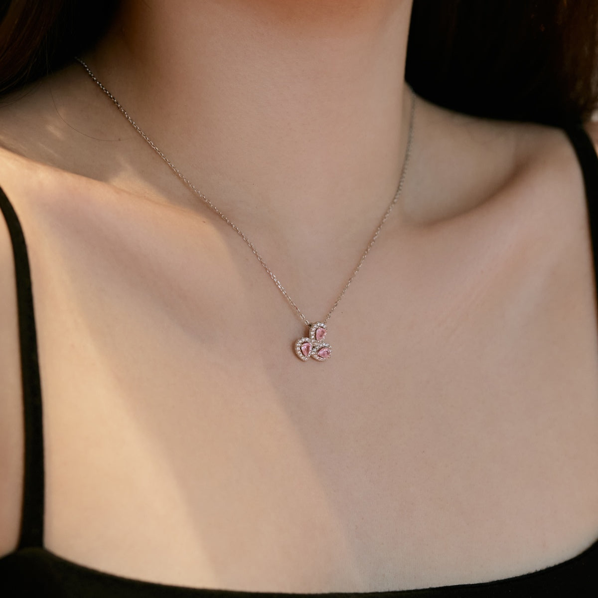 [Olivia JW]Elegant Flower Shape Pear Cut Necklace