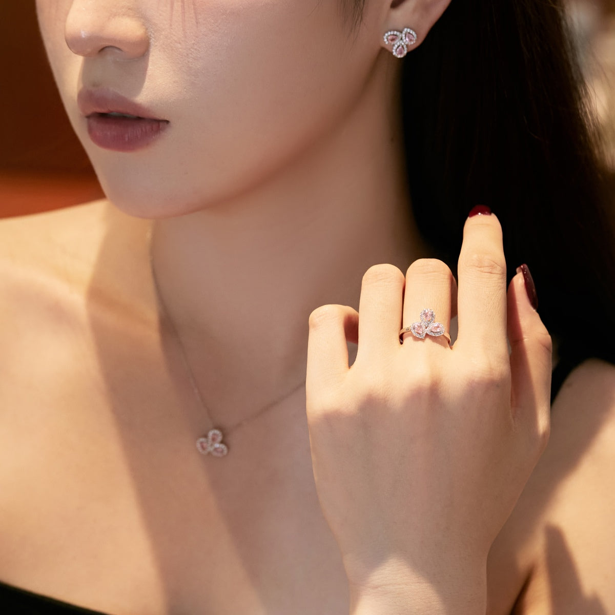[Olivia JW]Elegant Flower Shape Pear Cut Necklace