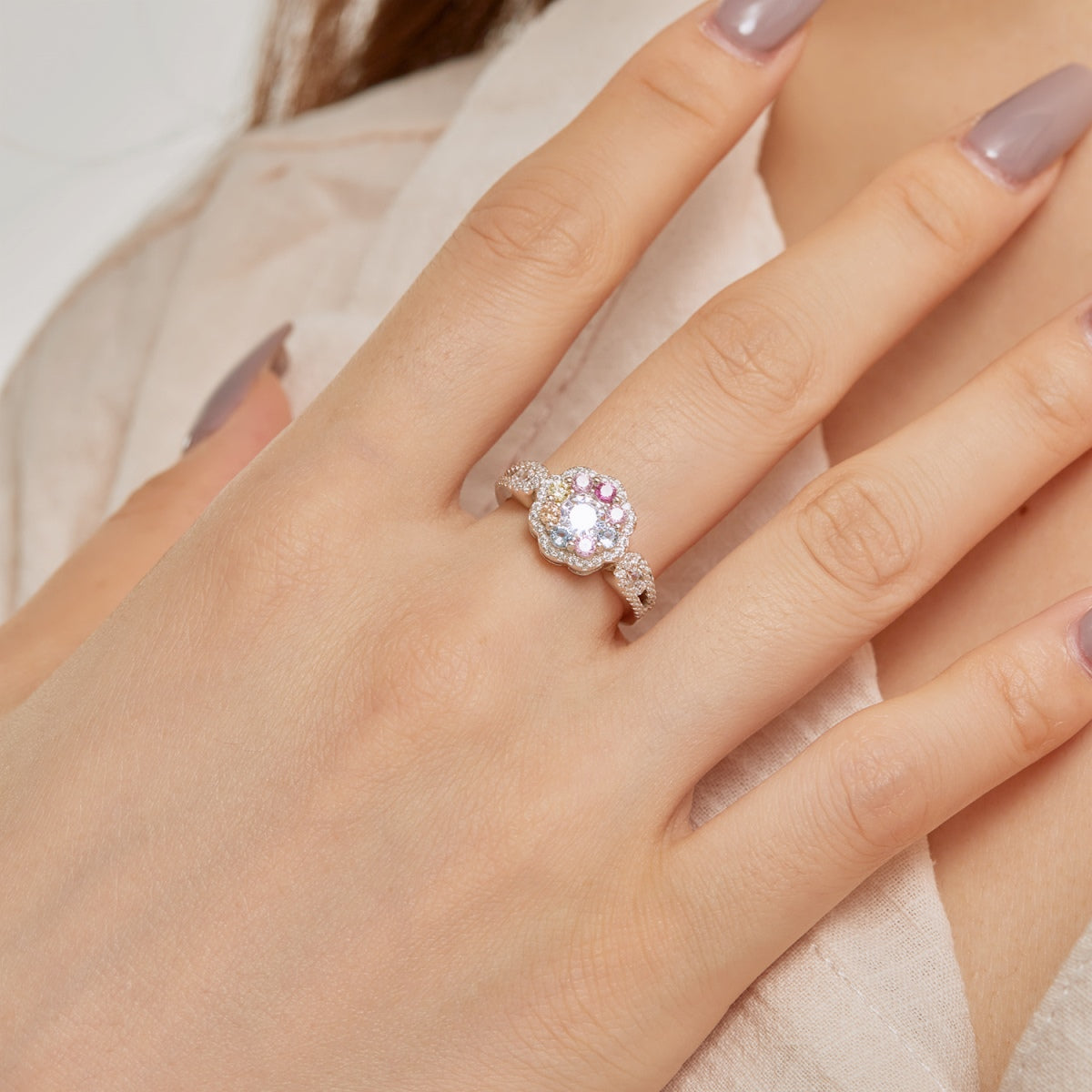 [Everoly JW]繊細でカラフルなラウンドカットフラワーシェイプの結婚指輪
