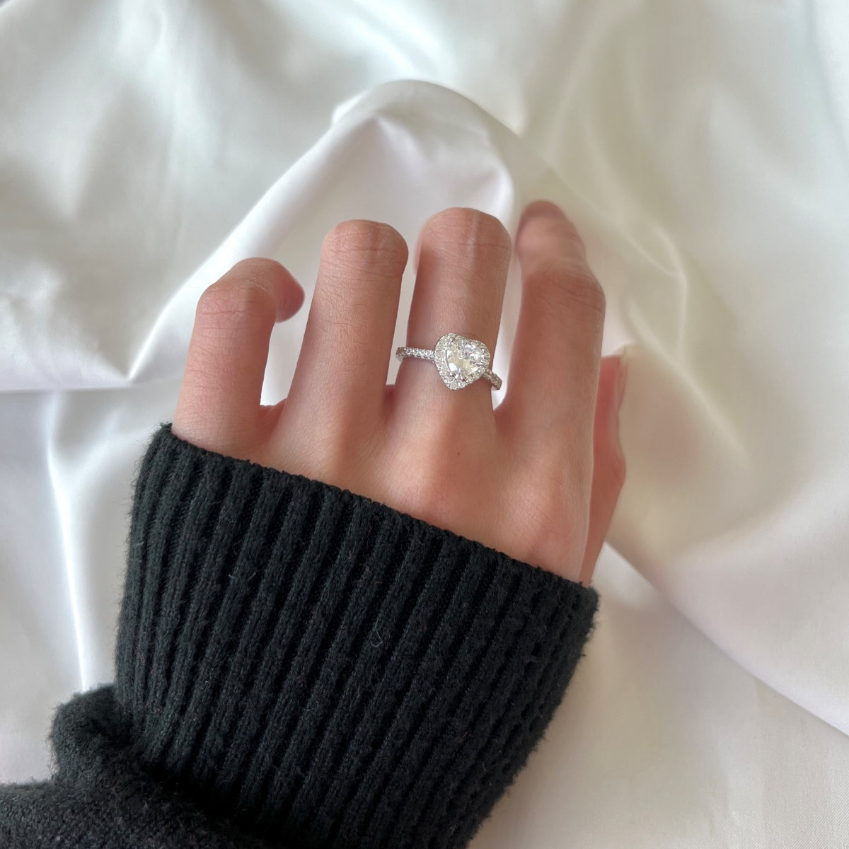[Olivia JW]Eternity Splashy Romantic Heart Shape Lover Ring