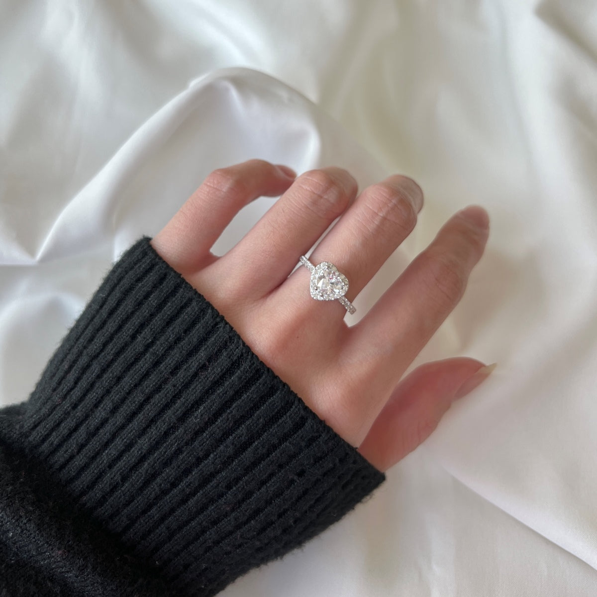 [Olivia JW]Eternity Splashy Romantic Heart Shape Lover Ring