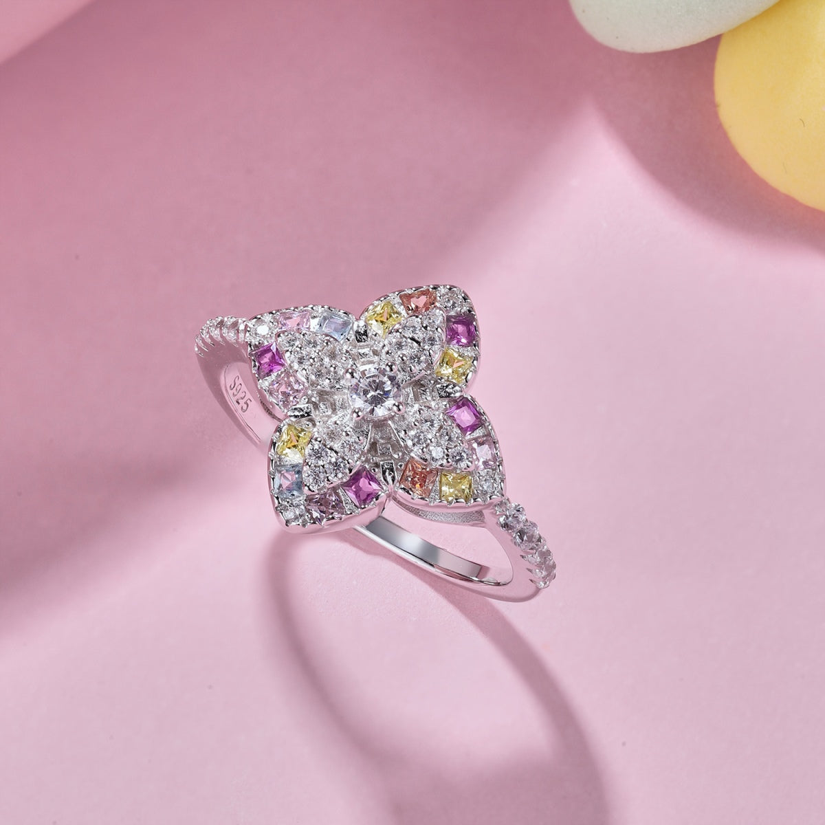 [Olivia JW]Luxurious Colorful Flower Shape Banquet Ring