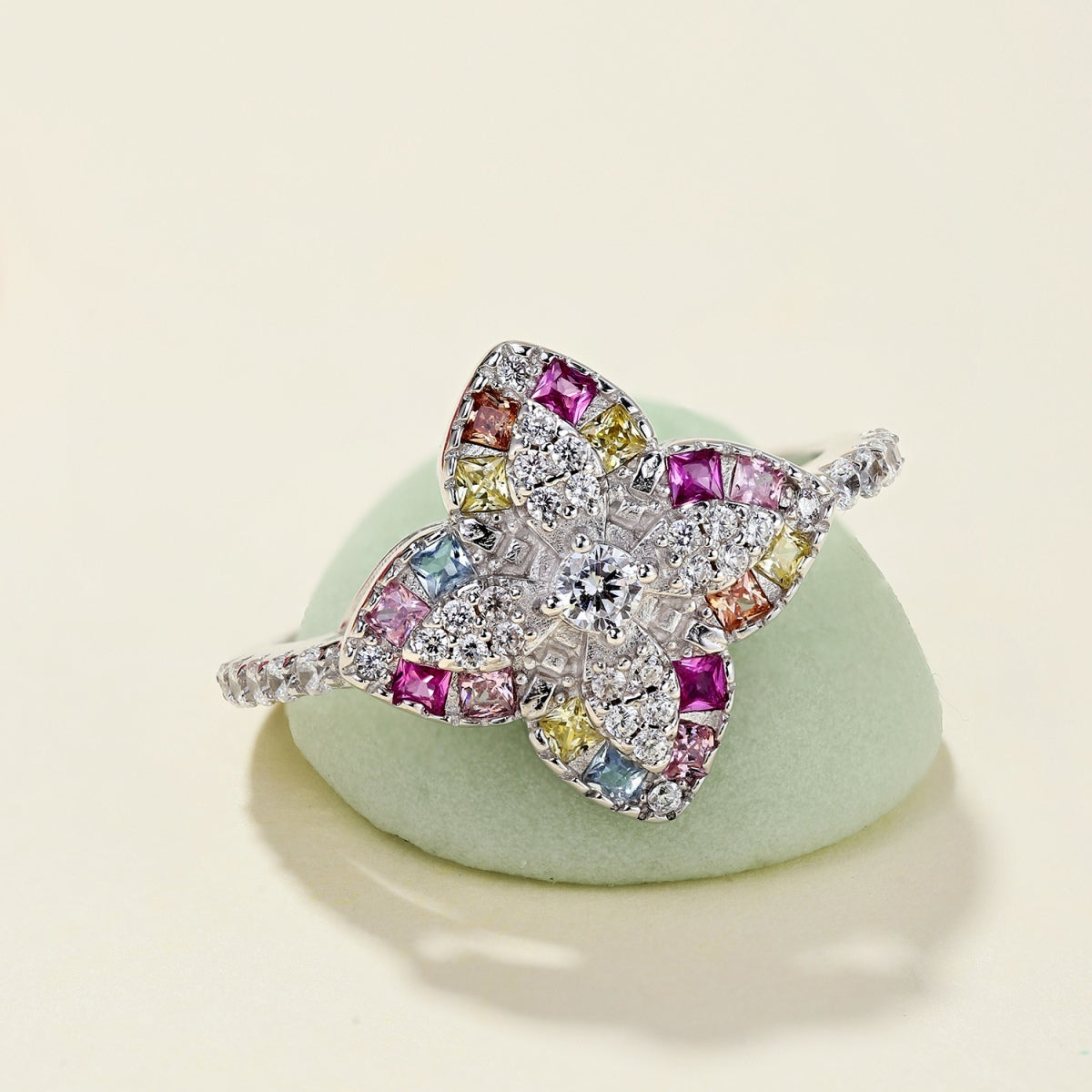 [Olivia JW]Luxurious Colorful Flower Shape Banquet Ring