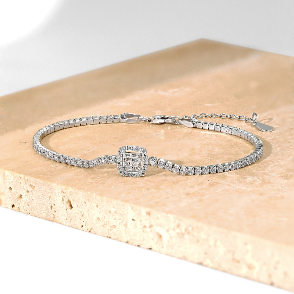 [Everoly JW]Luxurious Dazzling Square Shape Banquet Bracelet