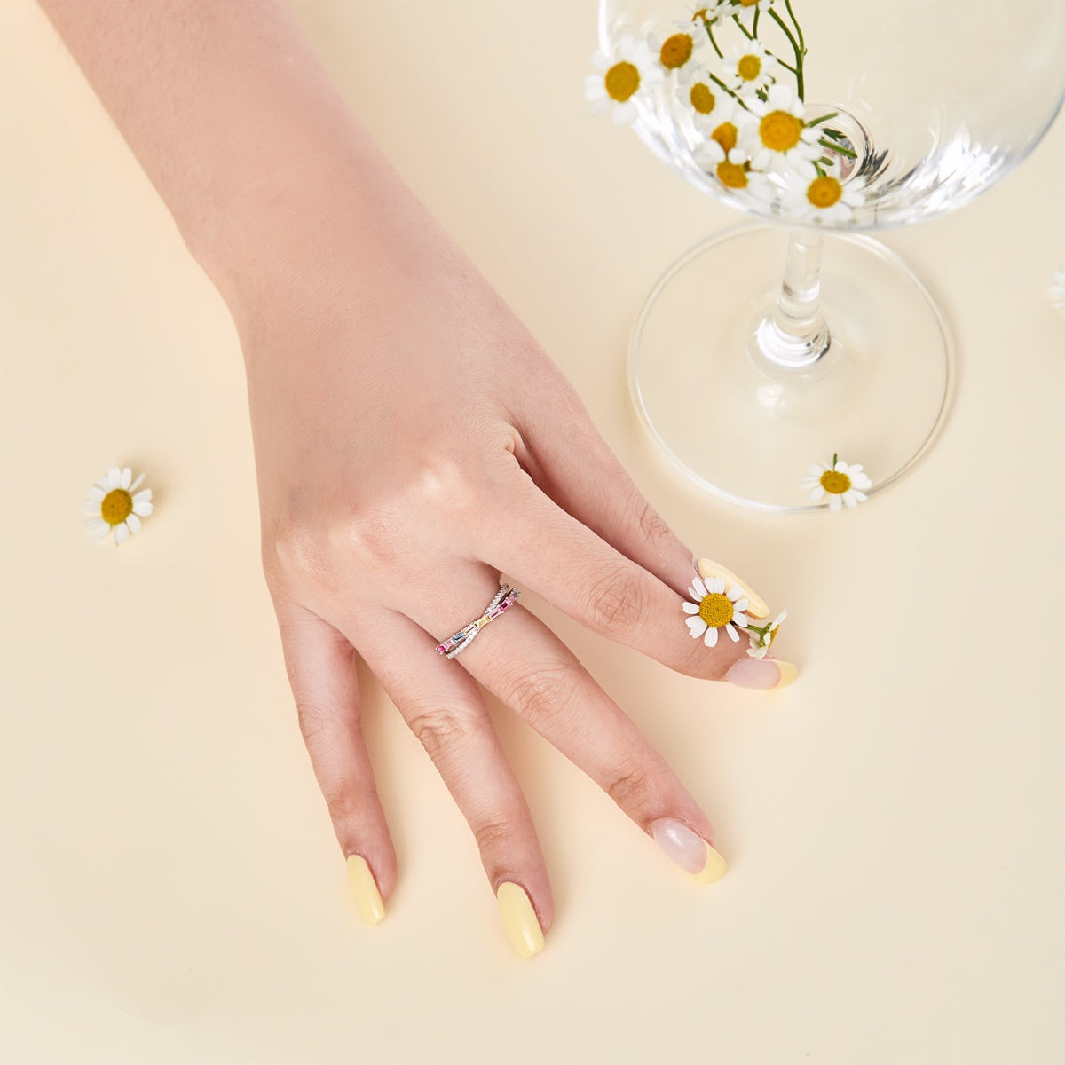 [Everoly JW]Energetischer, eleganter Partyring im Radiantschliff