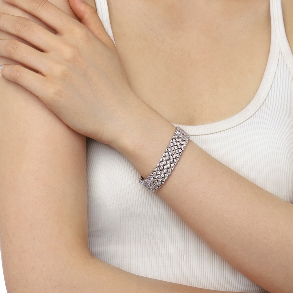 [Everoly JW] Verziertes, elegantes Party-Armband im Rundschliff