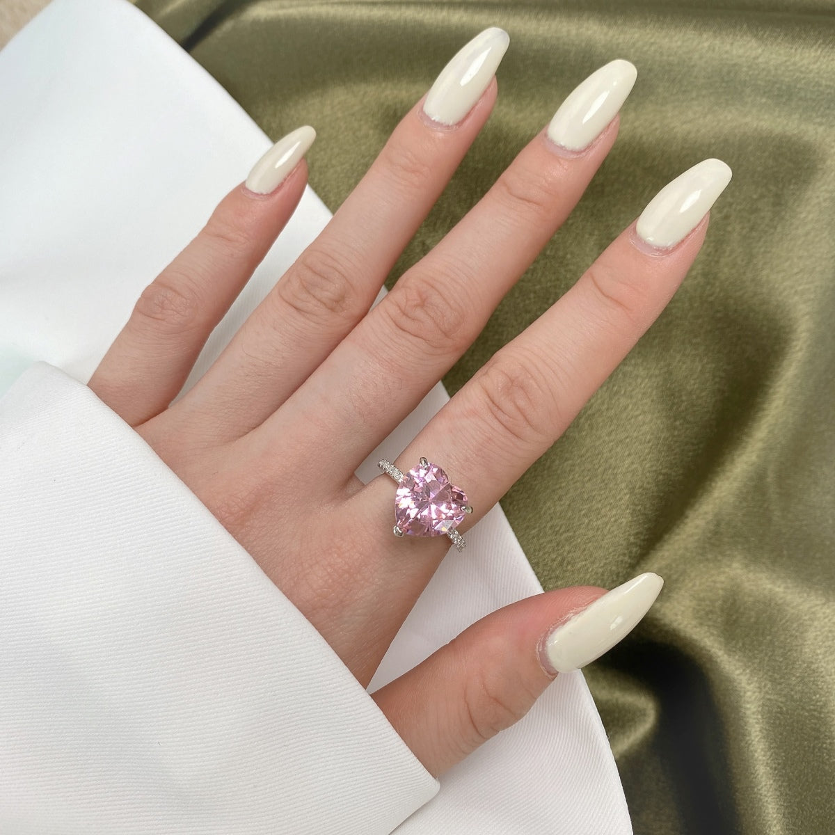 [Everoly JW] 6,0 Karat luxuriöser funkelnder romantischer Herzschliff-Liebhaberring