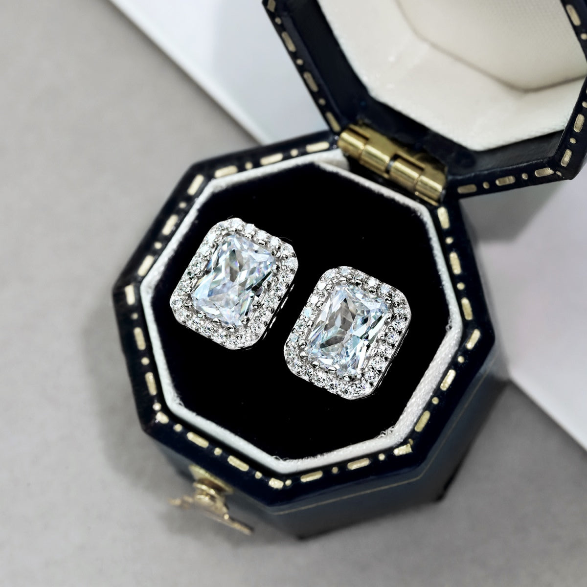 [Olivia JW]1.0 Carat Luxurious Dainty Emerald Cut Daily Earrings