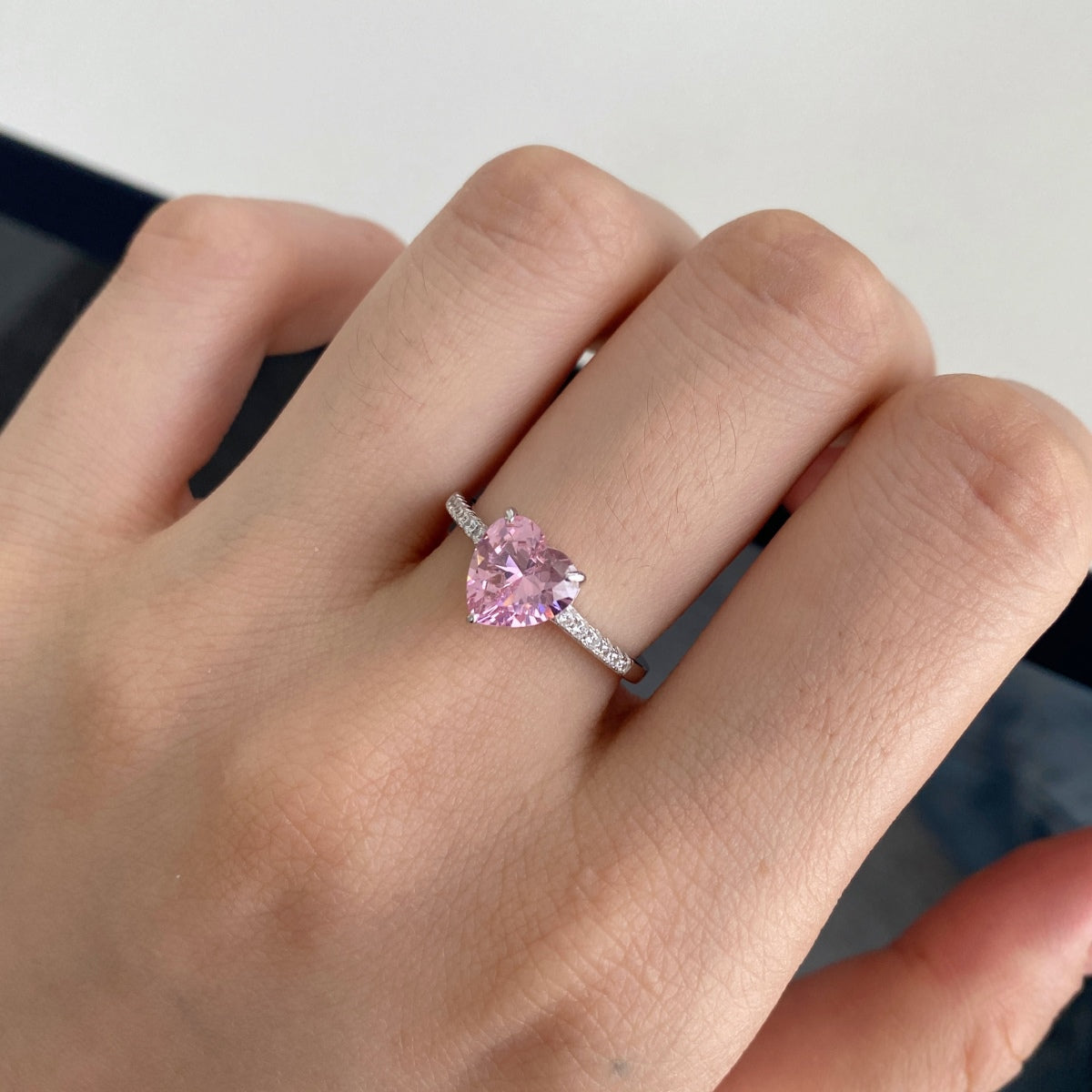 [Olivia JW]2.0 Carat Dazzling Lustrous Heart Cut Lover Ring