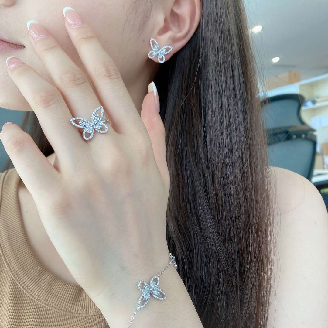 [Olivia JW]Delicate Butterfly Pendant Bracelet