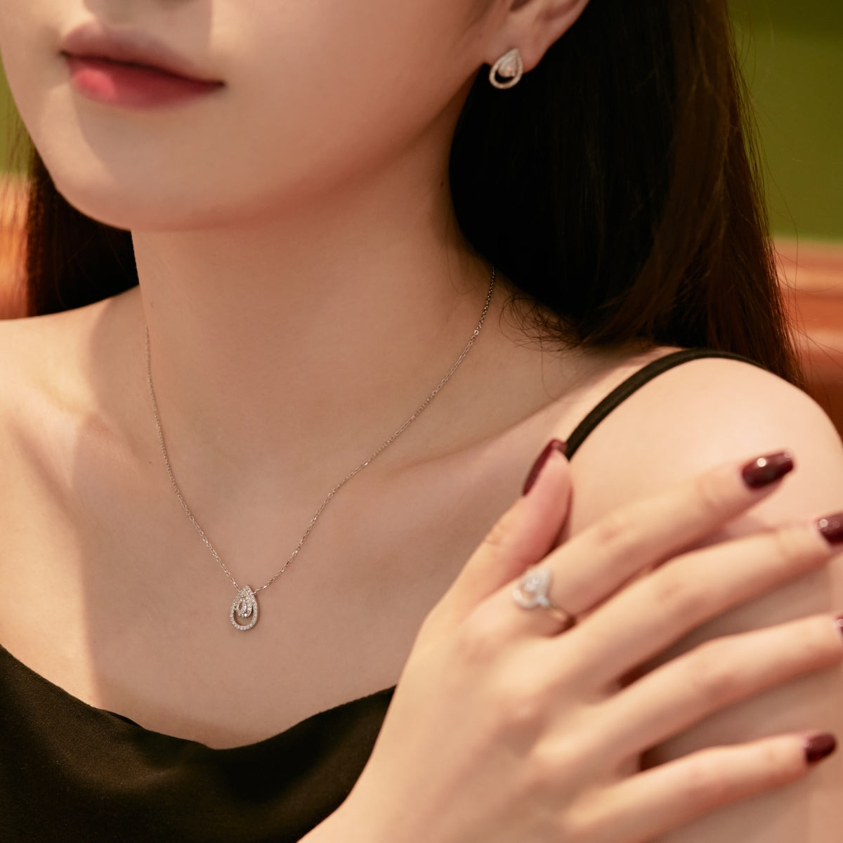 [Olivia JW]Sparkling Delicate Water Drop Shape Daily Earrings