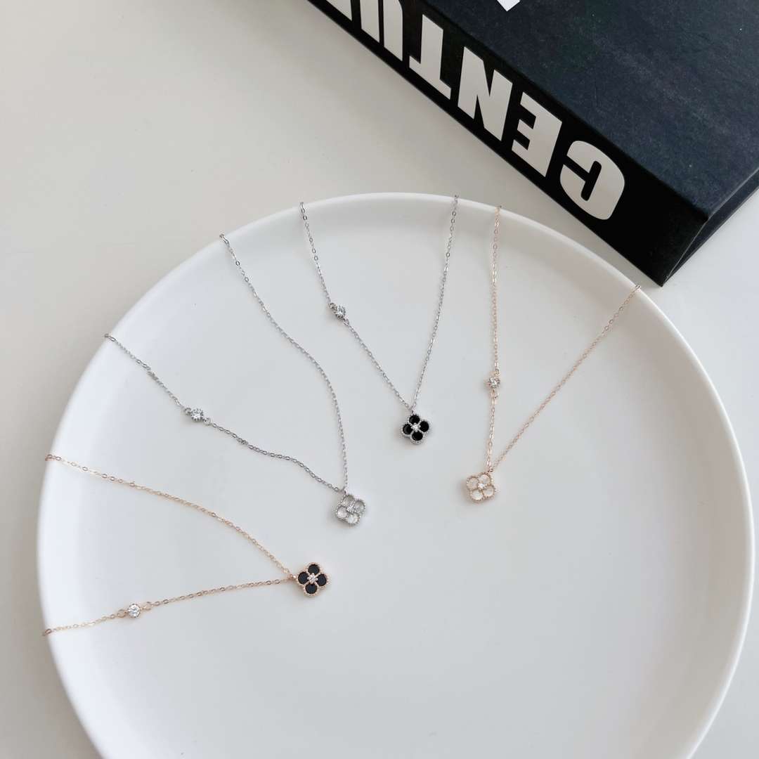 [Olivia JW]Delicate Flower Shape Necklace