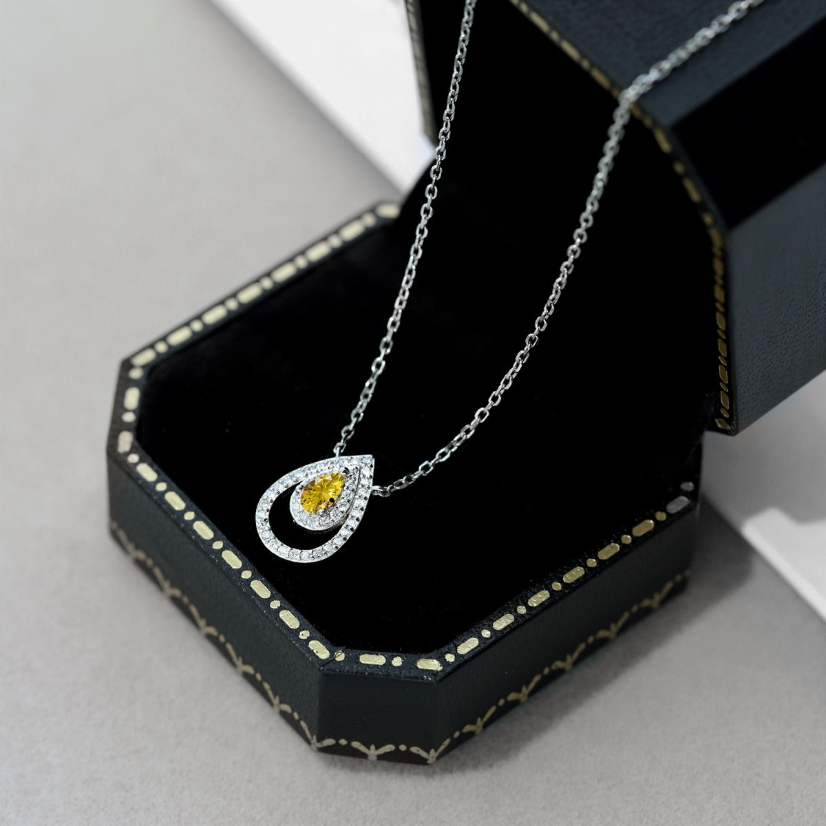 [Olivia JW]Sparkling Pear Cut Necklace