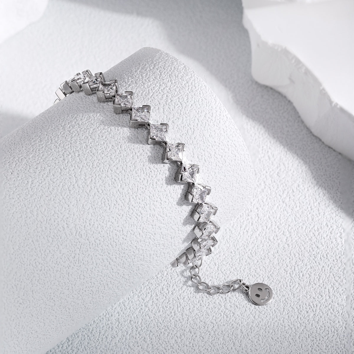 [Everoly JW]0.5 Carat Ornate Princess Cut Daily Bracelet