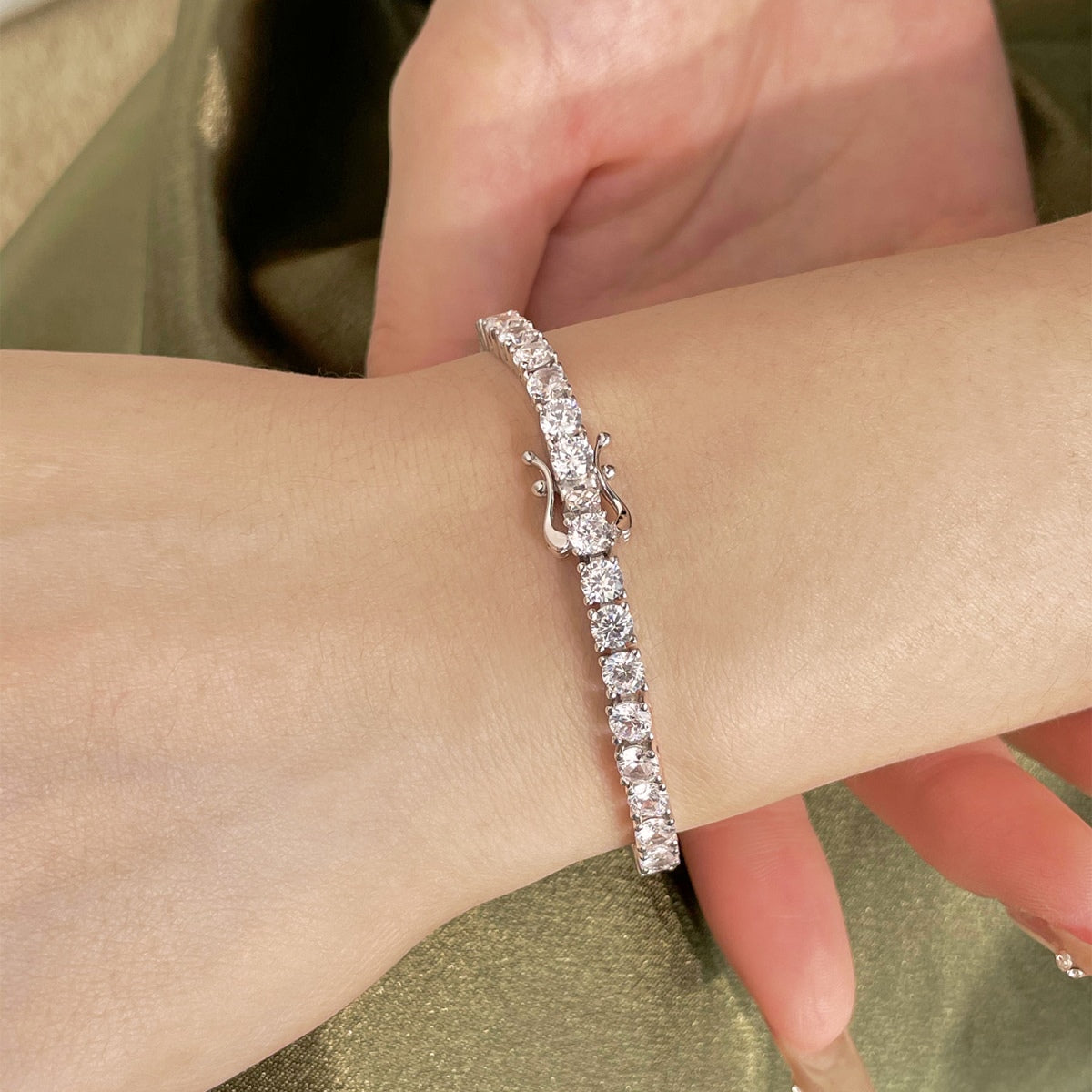 [Olivia JW]Luxurious Ornate Round Cut Tennis Bracelet
