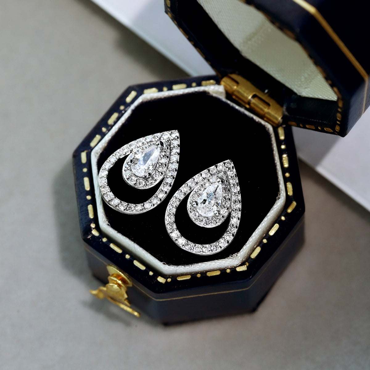 [Olivia JW]Sparkling Delicate Water Drop Shape Daily Earrings