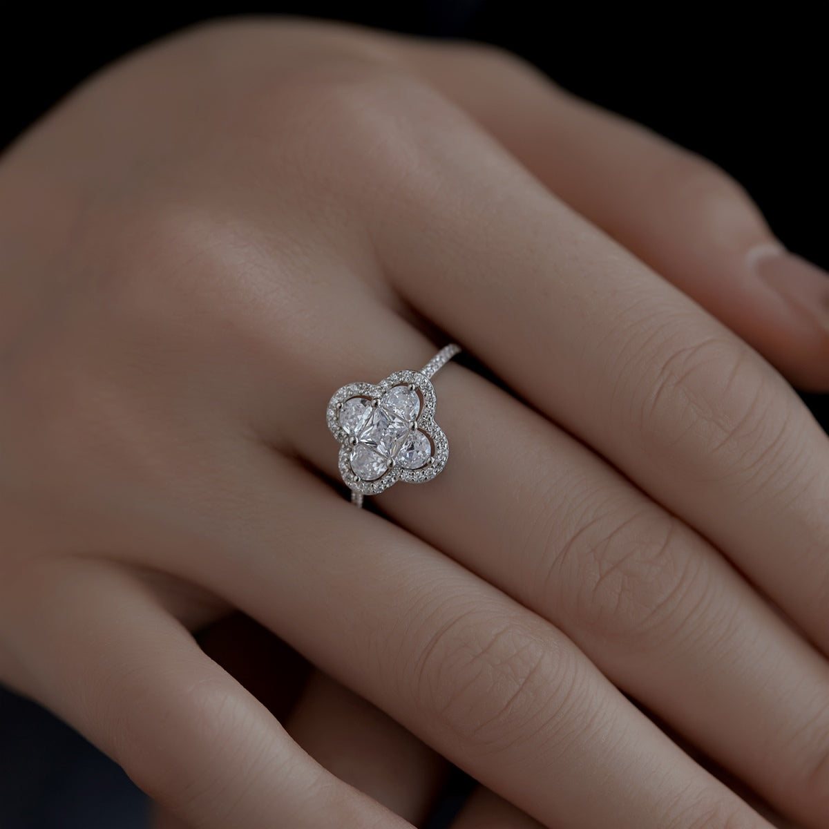 [Olivia JW]Luxurious Eternity Flower Shape Banquet Ring