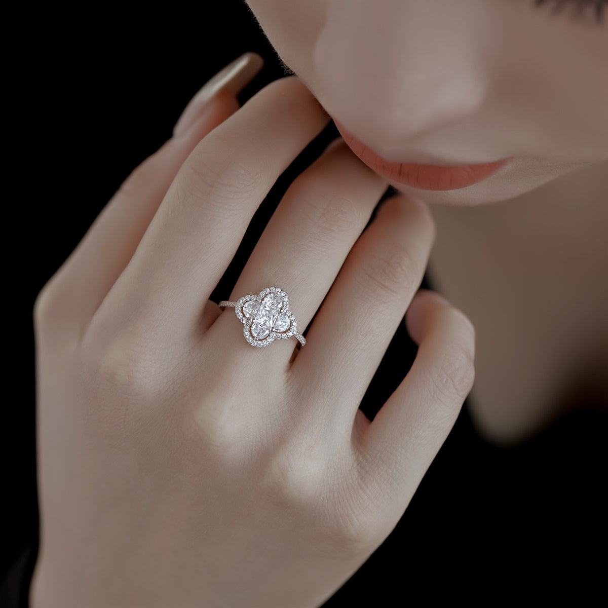 [Olivia JW]Luxurious Eternity Flower Shape Banquet Ring