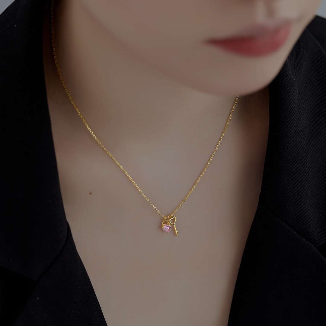 [Olivia JW]Unique Heart Shape Key Pendent Necklace