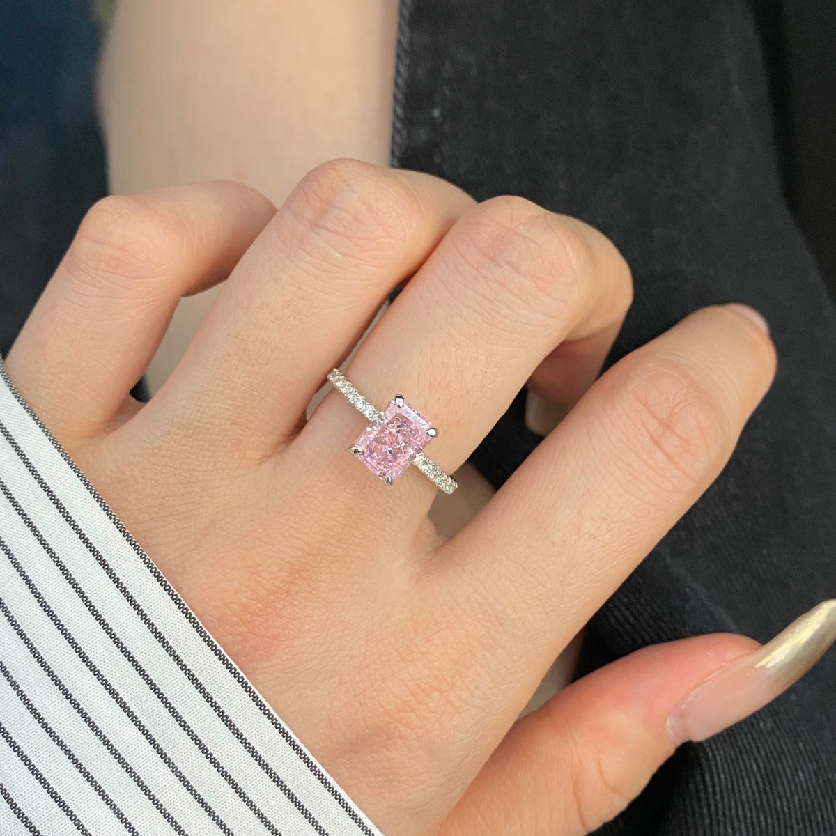 [Olivia JW]2.0 Carat Dazzling Sparkling Radiant Cut Party Ring