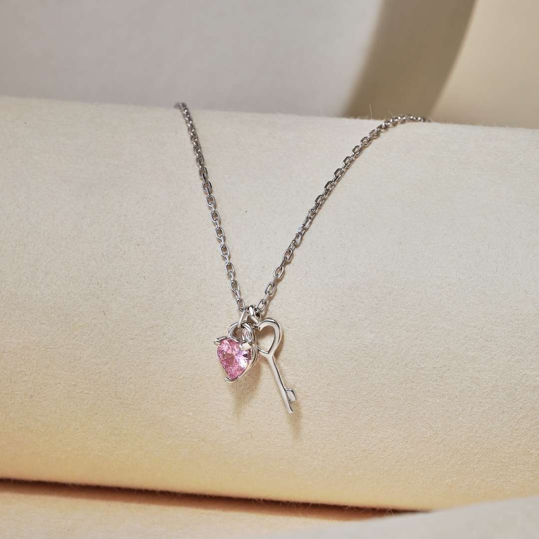 [Olivia JW]Unique Heart Shape Key Pendent Necklace