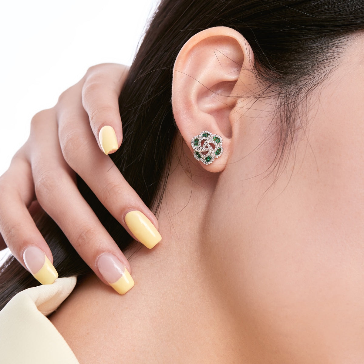 [Olivia JW]Exquisite Flower Shape Daily Earrings