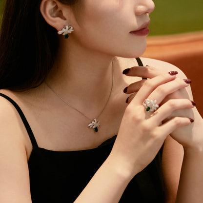 [Olivia JW]Luxurious Flower Shape Emerald Cut Necklace
