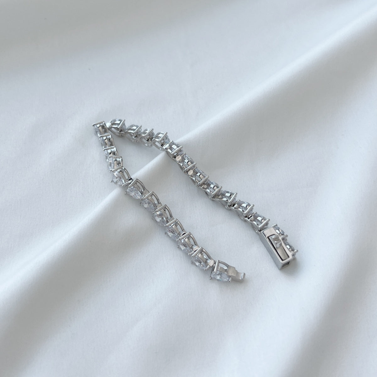 [Everoly JW] 0,75 Karat Elegantes romantisches Herzform-Liebhaberarmband