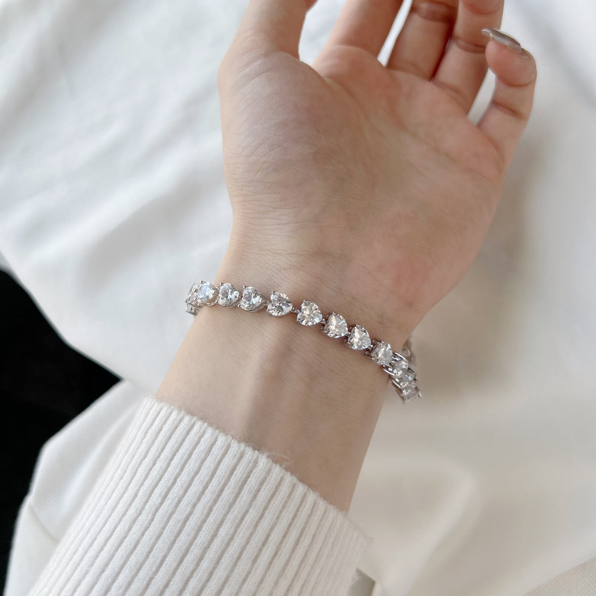 [Everoly JW] 0,75 Karat Elegantes romantisches Herzform-Liebhaberarmband