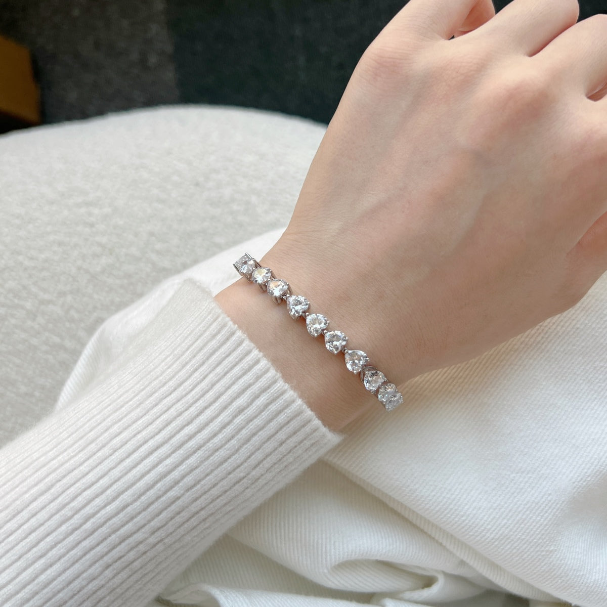 [Everoly JW] 0,75 Karat Elegantes romantisches Herzform-Liebhaberarmband