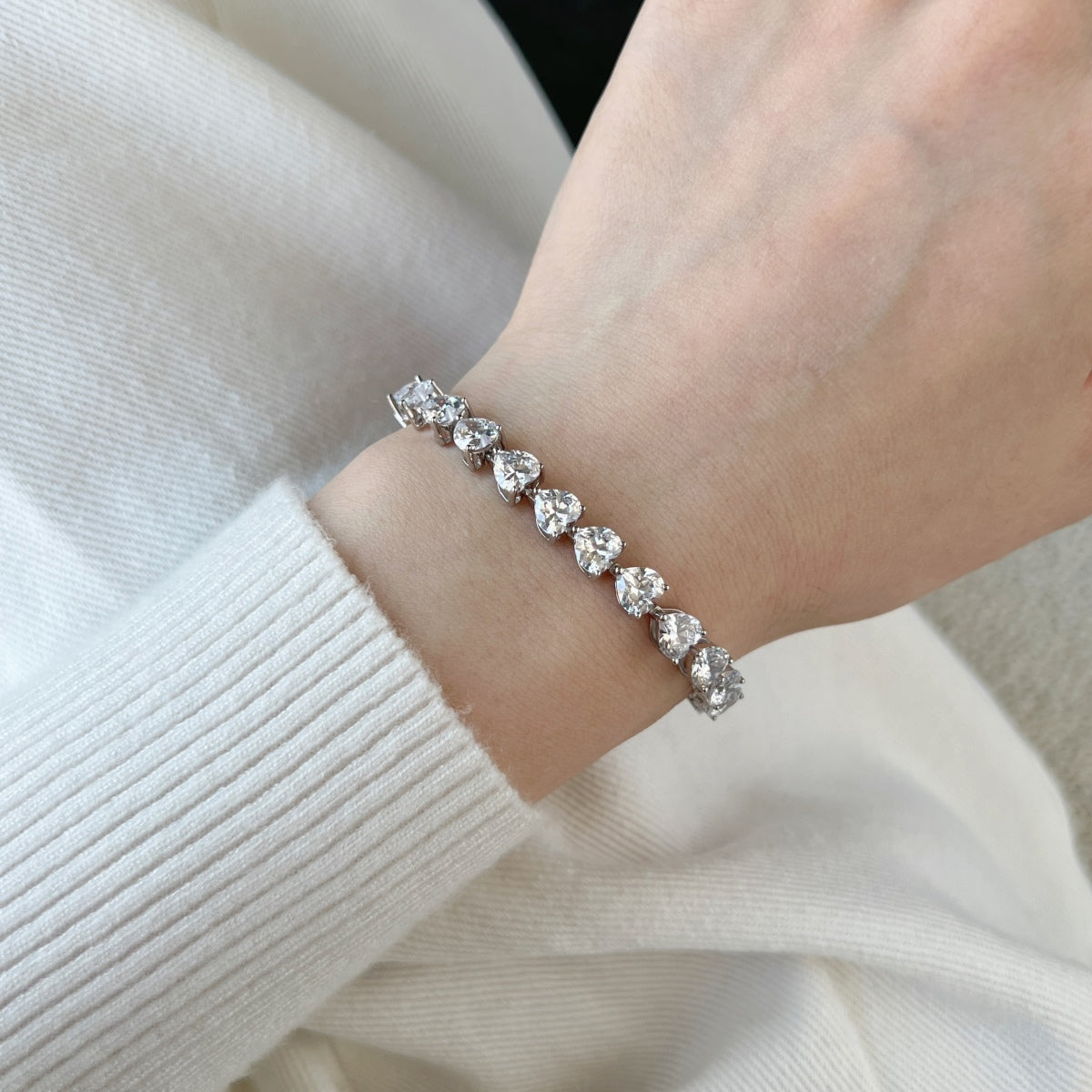 [Everoly JW] 0,75 Karat Elegantes romantisches Herzform-Liebhaberarmband