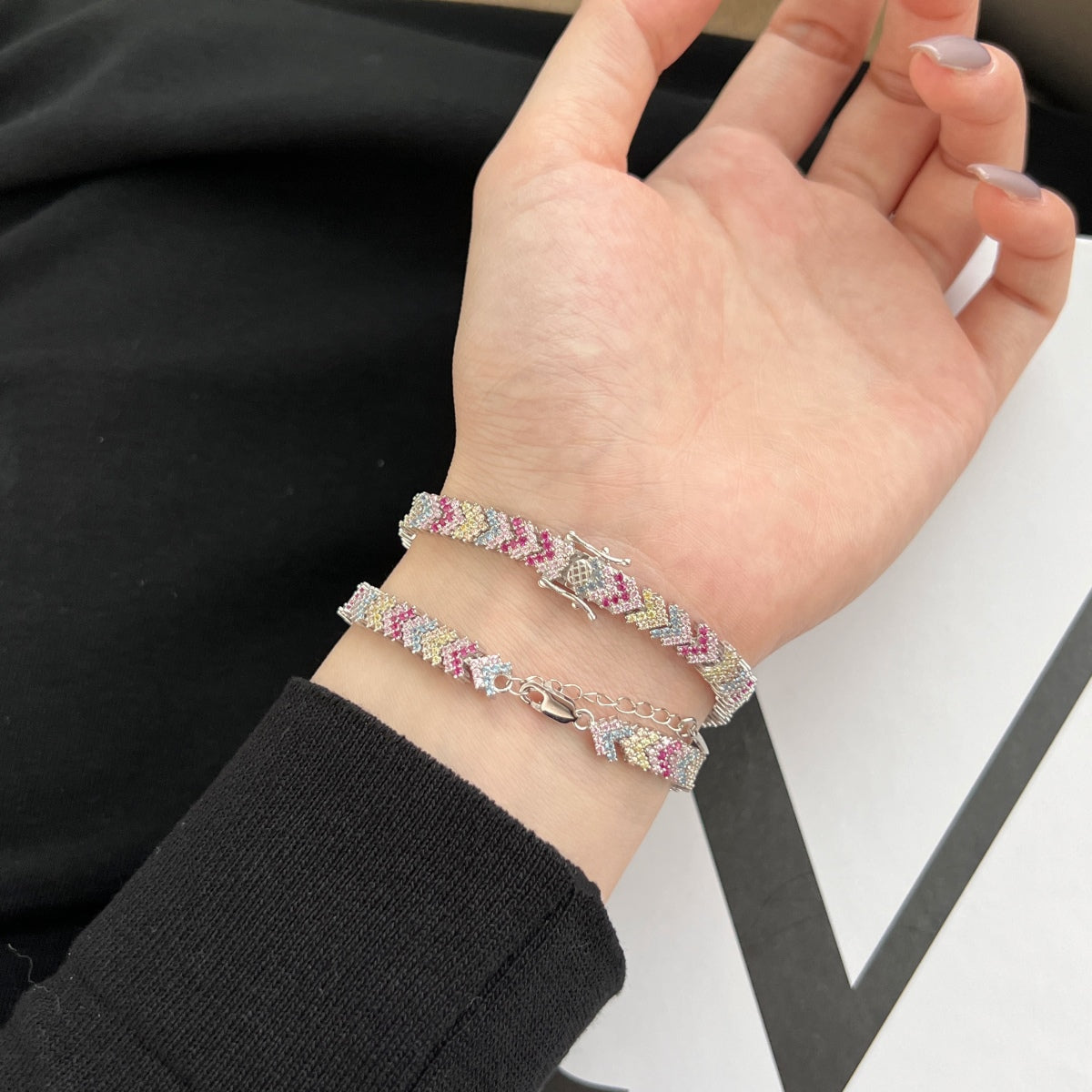 [Everoly JW]華やかな輝きのラウンドカットパーティーブレスレット