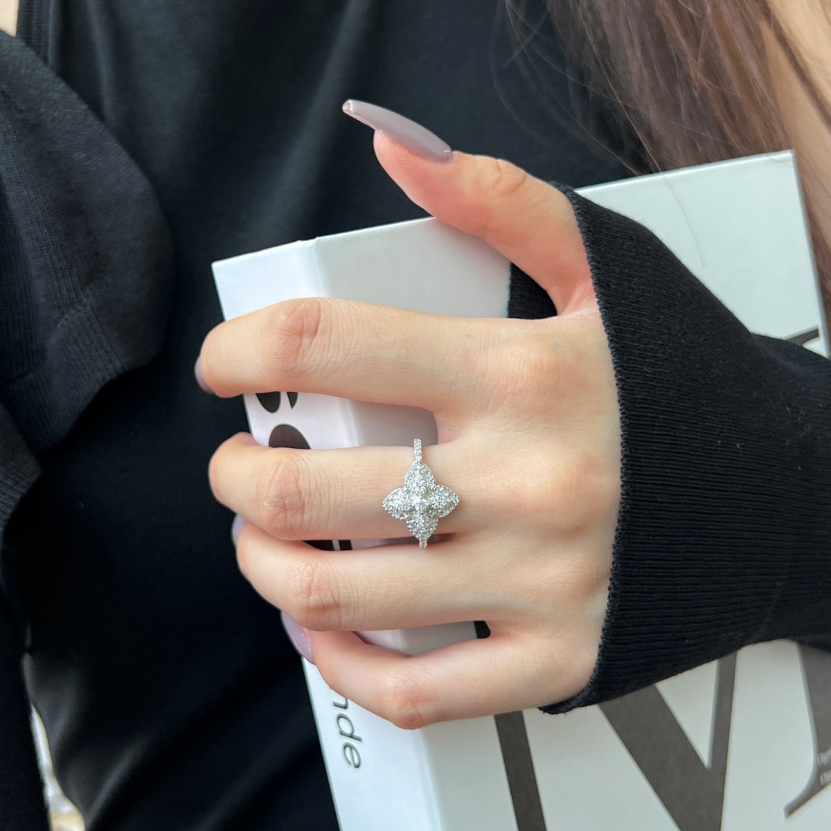 [Olivia JW]Luxurious Colorful Flower Shape Banquet Ring