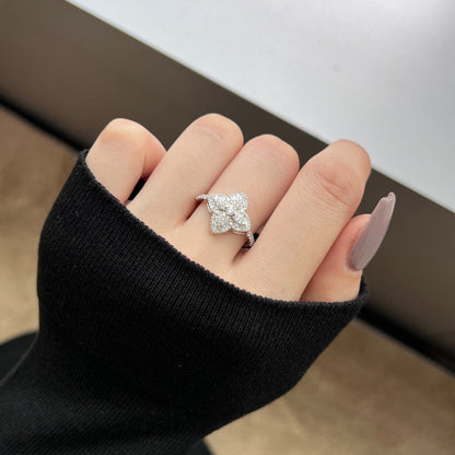 [Olivia JW]Luxurious Colorful Flower Shape Banquet Ring