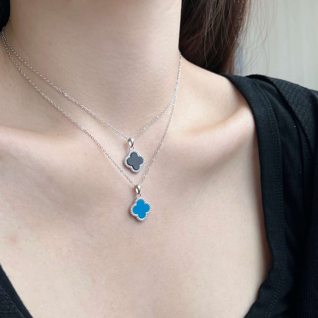 [Olivia JW]Dainty Flower Shape Necklace