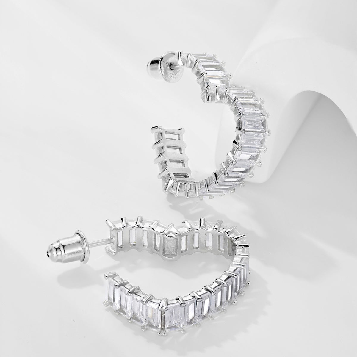 [Everoly JW] Strahlende Herz-Ohrringe mit Cutout