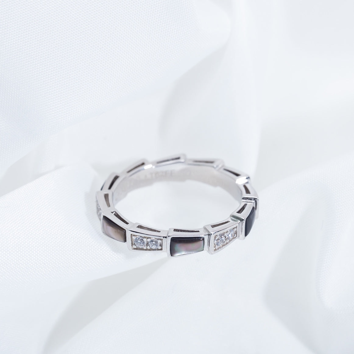 [OLIVIA]SERPENTI RING SILVER  DIAMOND BLACK MOP 3MM
