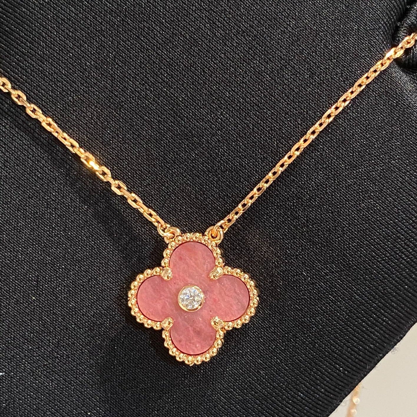 [Olivia JW]CLOVER 15MM DIAMOND RHODONITE NECKLACE